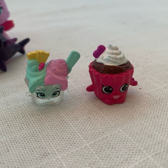 HATCHIMALS Lot of assorted Hatchimals plus 2 Shopkins - Picture 4 of 4